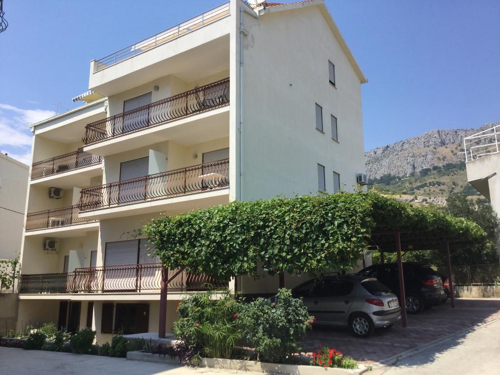 Apartments And Rooms Mamic Dugi Rat Exteriér fotografie